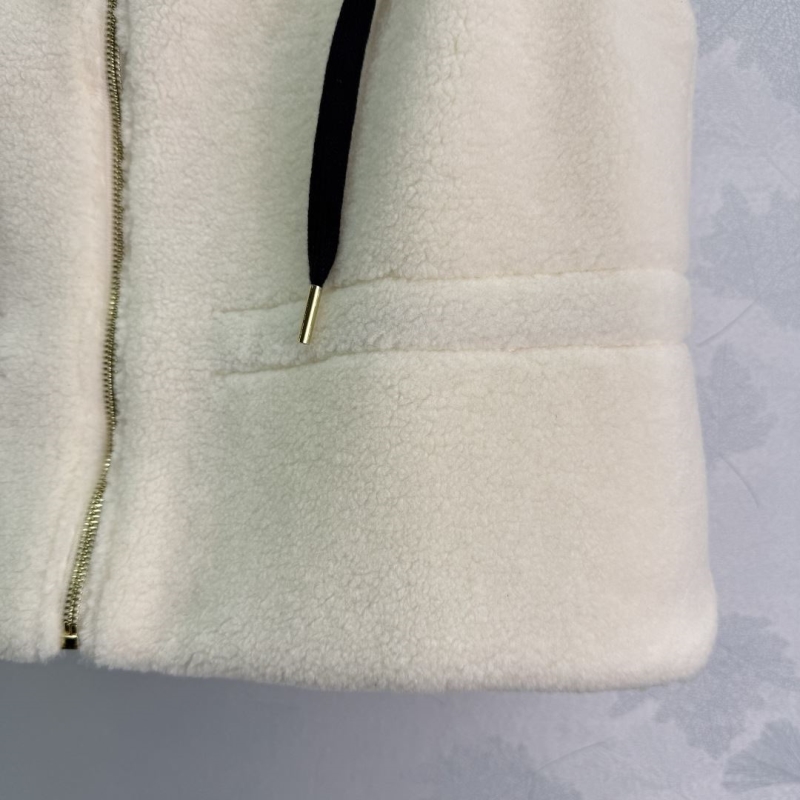 l0vis Vvtt0n outwear